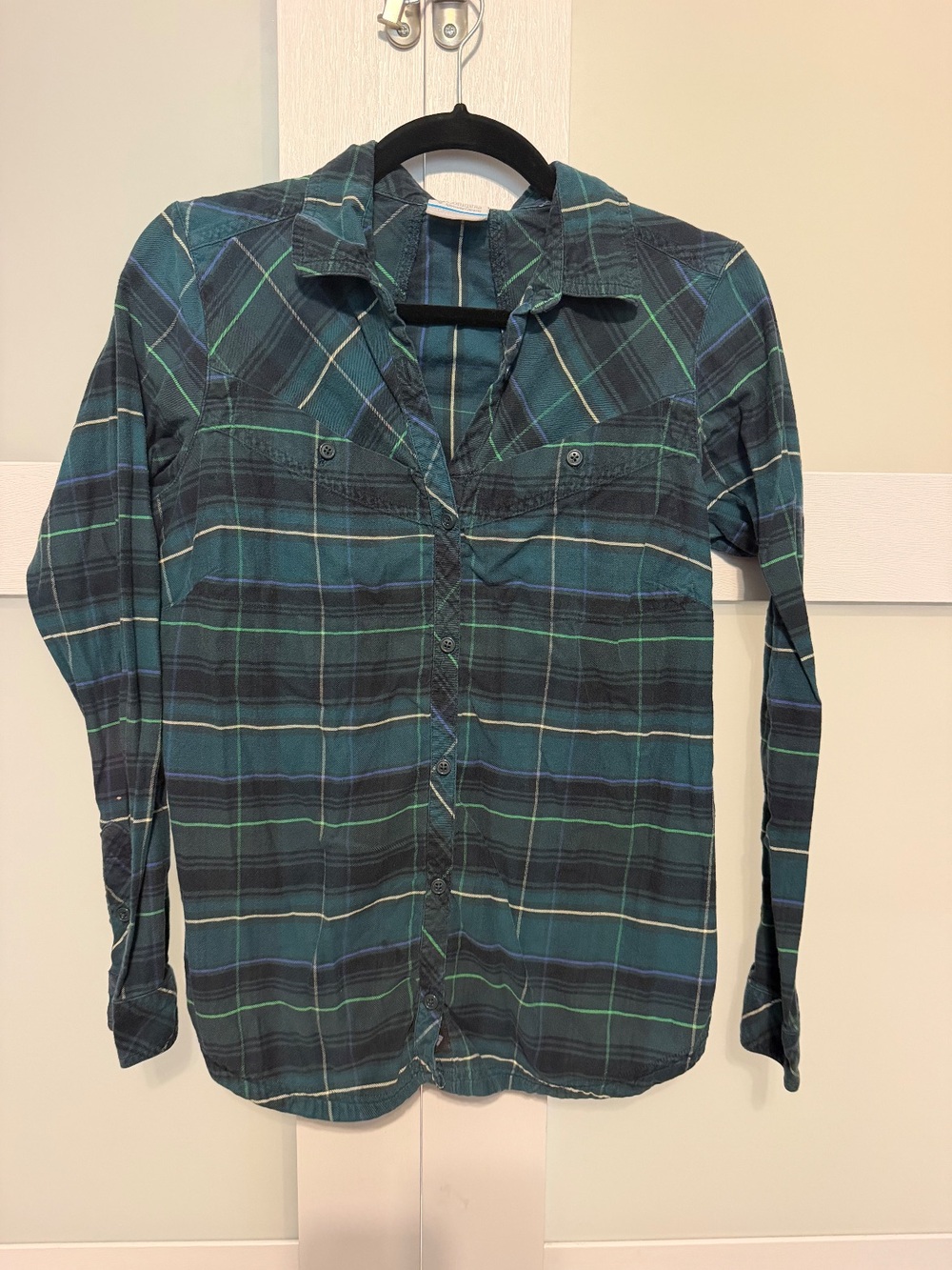 Columbia Women's Plaid Long Sleeve Button-Up Shirt